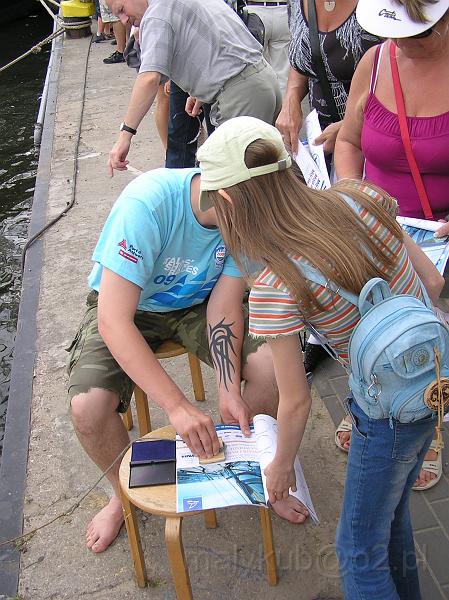 P7040281.JPG - przy każdym żaglowcu można było zdobyć pieczątkę przybijaną w specjalnym wydaniu Żagli