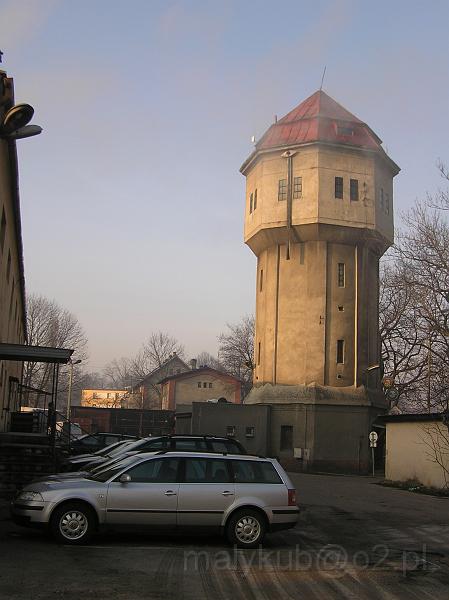 P3236148.JPG - Kolejowa wieża ciśnień zaadoptowana obecnie na Wieża Pub